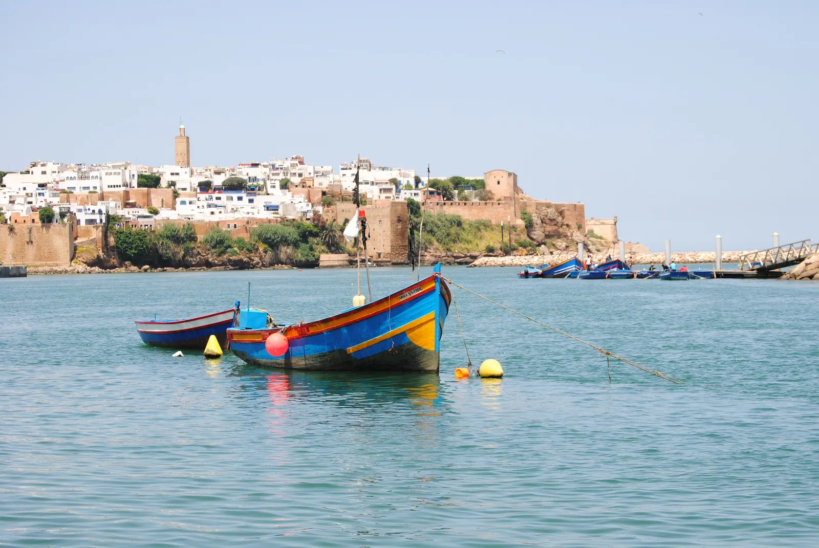 La kasbah degli Oudaya sul fiume Bou Regreg, con barche colorate a Rabat